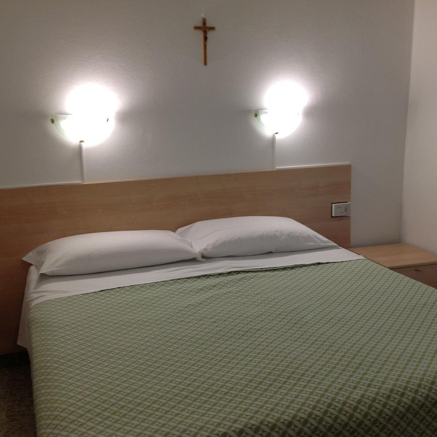 Hotel Casa Diomira 리도디캄파이오레 외부 사진