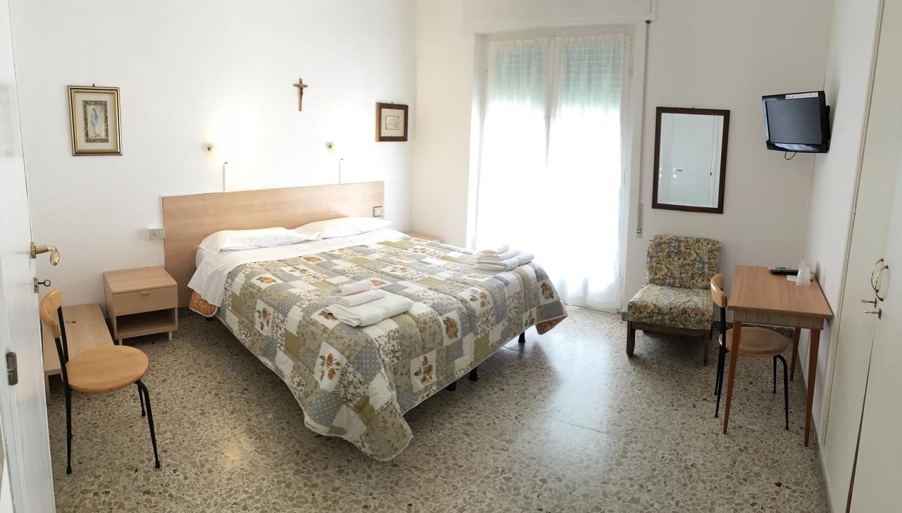 Hotel Casa Diomira 리도디캄파이오레 외부 사진
