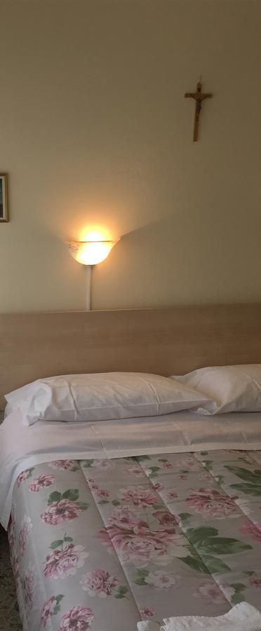 Hotel Casa Diomira 리도디캄파이오레 외부 사진