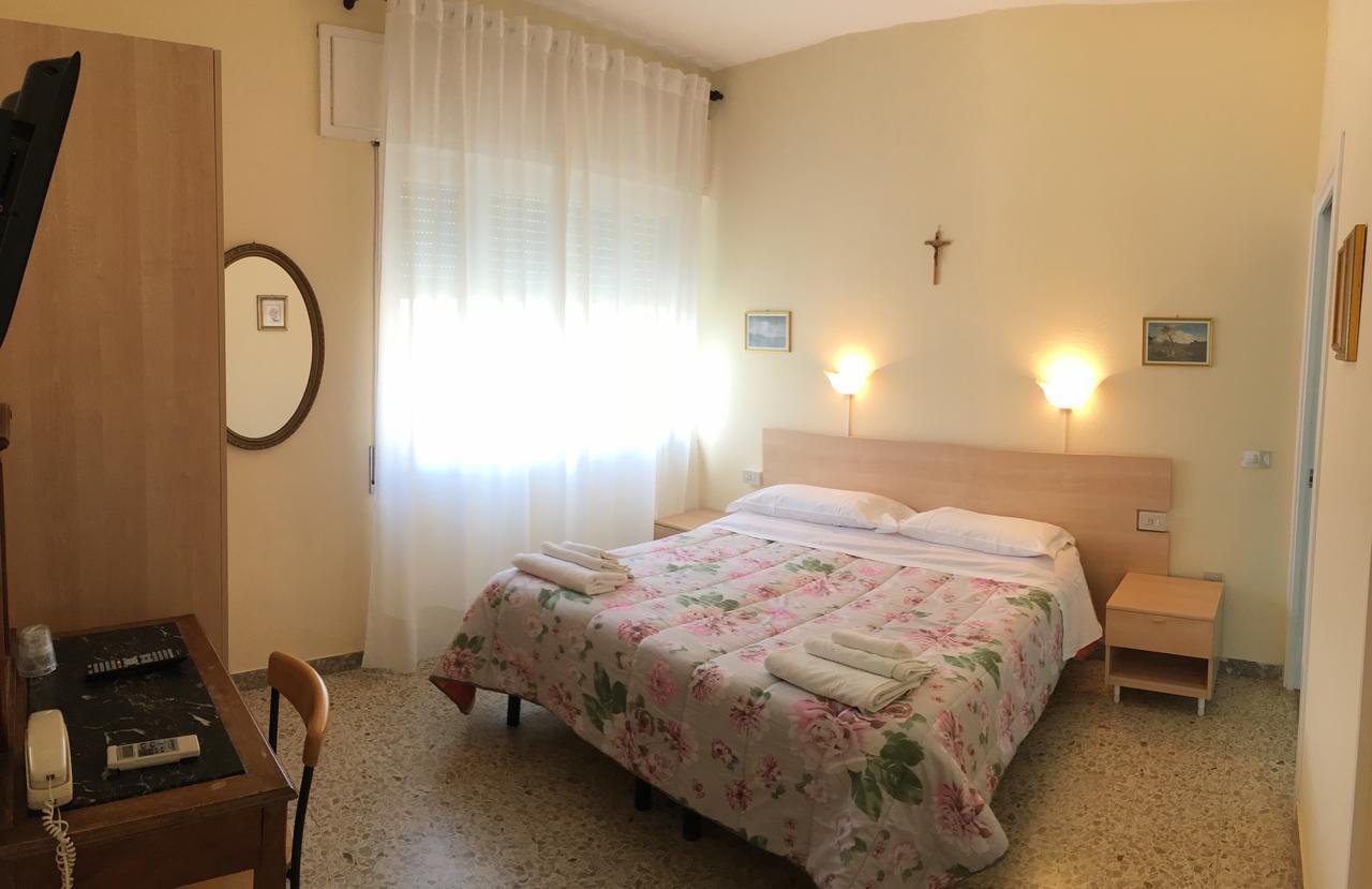 Hotel Casa Diomira 리도디캄파이오레 외부 사진